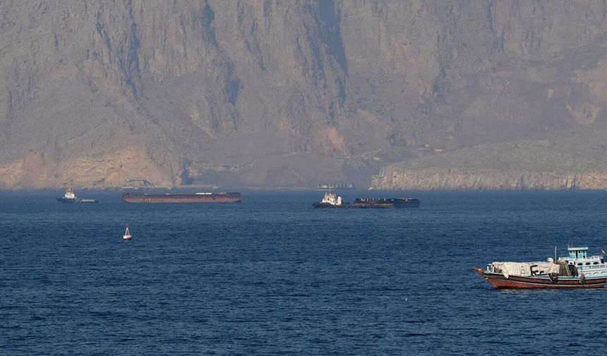 "Hürmüz'e izinsiz giren tankerler deniz mayınlarına çarptı"