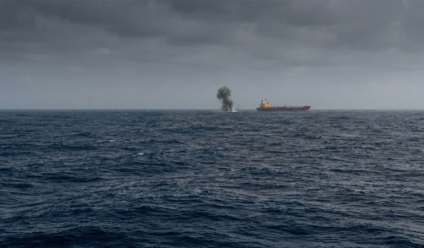 Yemen açıklarında bir tankerin yakınlarında patlama