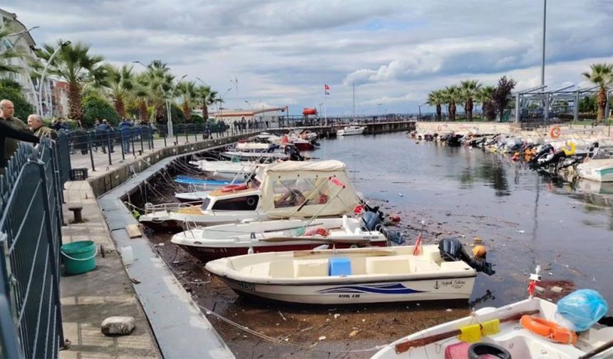 Kocaeli'de fırtına balıkçı teknelerinde hasara yol açtı