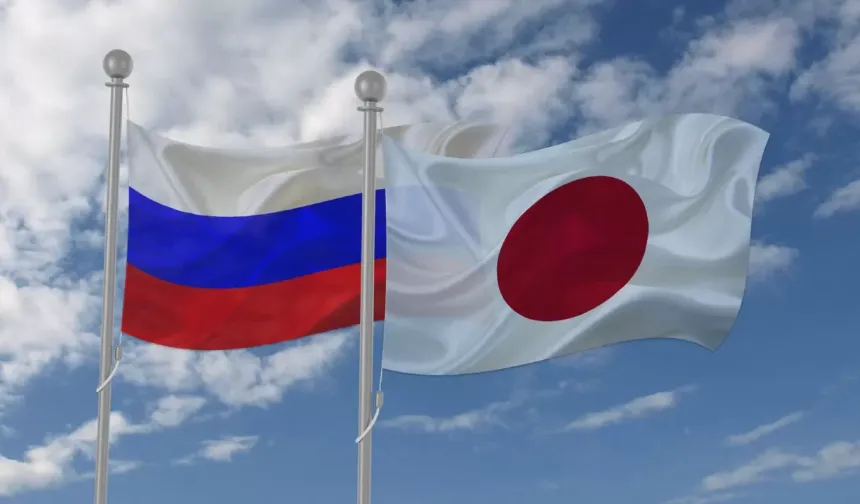 Japonya’dan Rusya bağlantılı 35 gemiye yaptırım