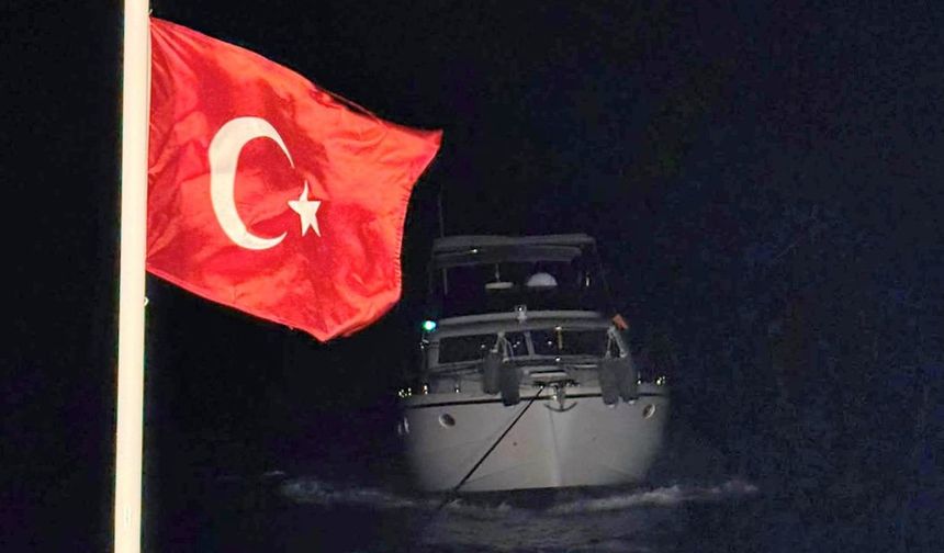 Marmaris açıklarında sürüklenen tekne kurtarıldı